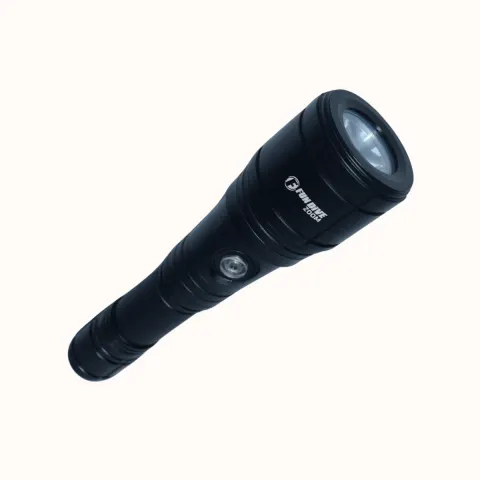 ZOOM, lanterna 1400 lumens com foco e desfoco - Preto